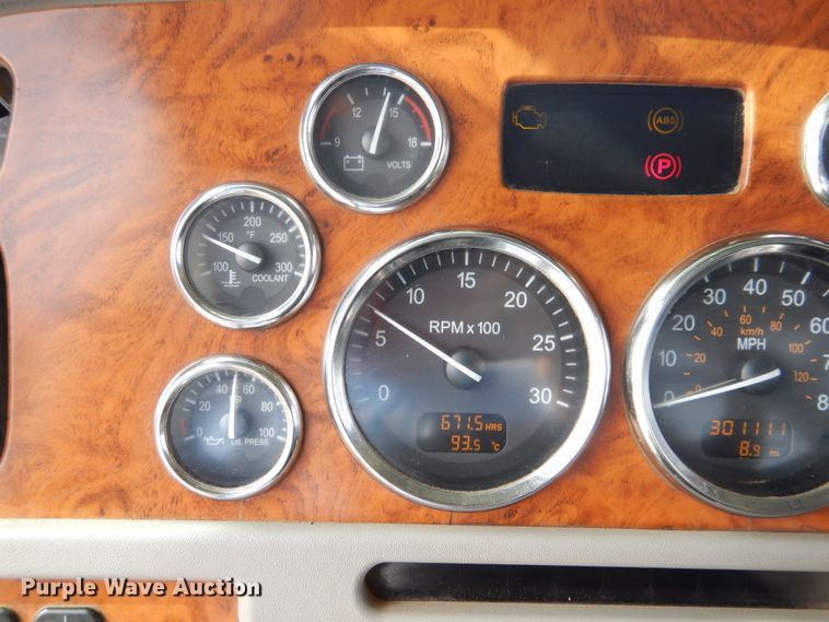 image for item DG8284 2006 Peterbilt 357  winch truck