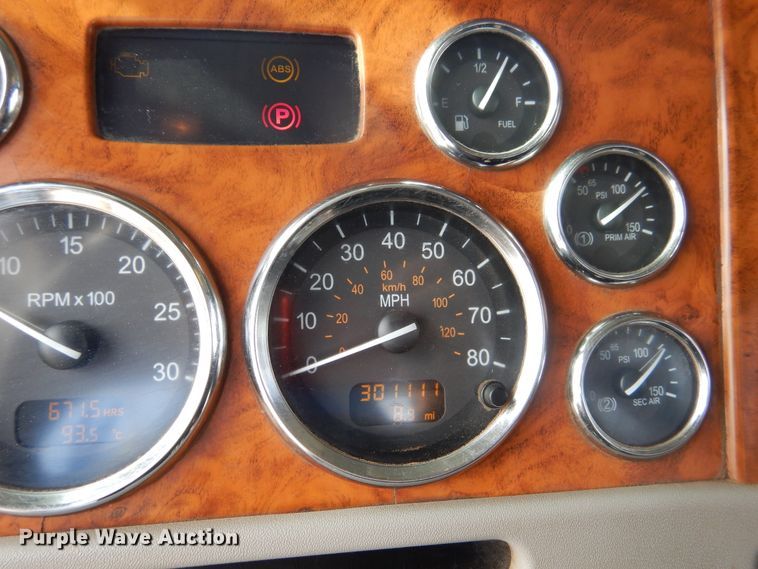 image for item DG8284 2006 Peterbilt 357  winch truck