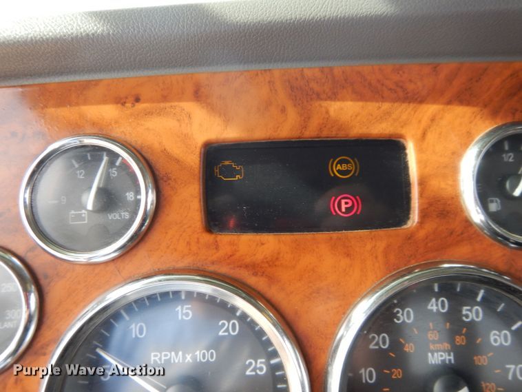 image for item DG8284 2006 Peterbilt 357  winch truck