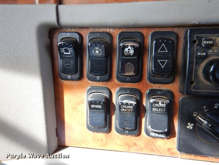 image for item DG8284 2006 Peterbilt 357  winch truck