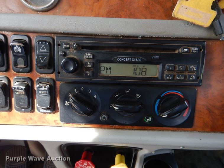 image for item DG8284 2006 Peterbilt 357  winch truck