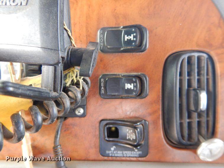 image for item DG8284 2006 Peterbilt 357  winch truck