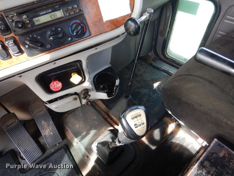 image for item DG8284 2006 Peterbilt 357  winch truck