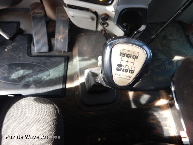 image for item DG8284 2006 Peterbilt 357  winch truck