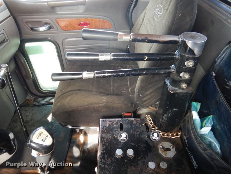 image for item DG8284 2006 Peterbilt 357  winch truck