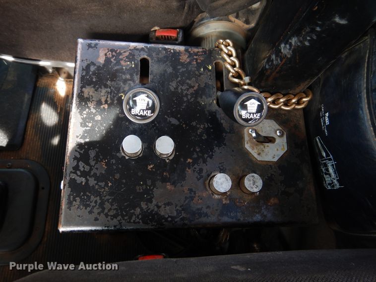 image for item DG8284 2006 Peterbilt 357  winch truck