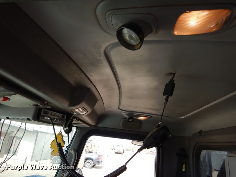 image for item DG8284 2006 Peterbilt 357  winch truck