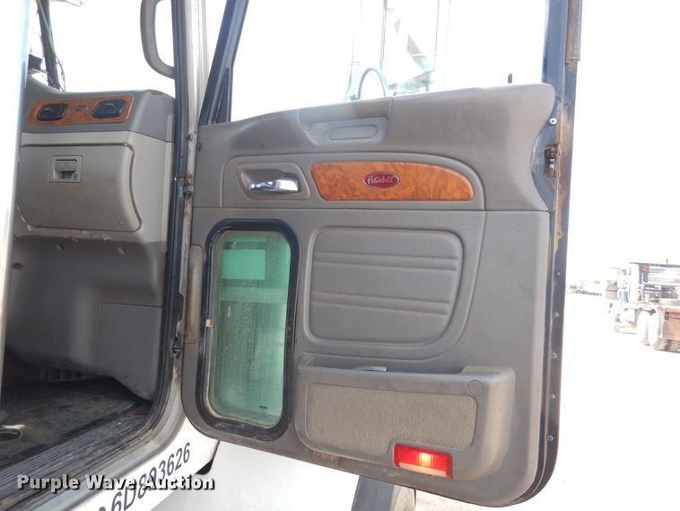 image for item DG8284 2006 Peterbilt 357  winch truck