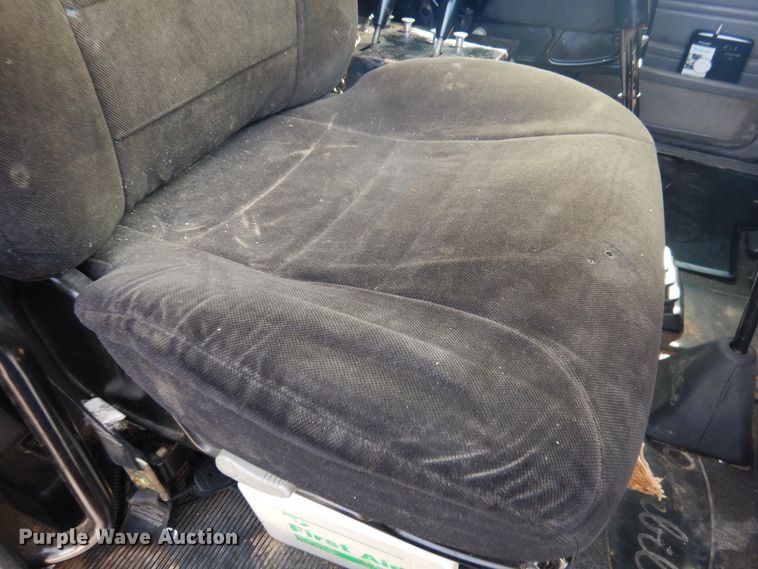 image for item DG8284 2006 Peterbilt 357  winch truck