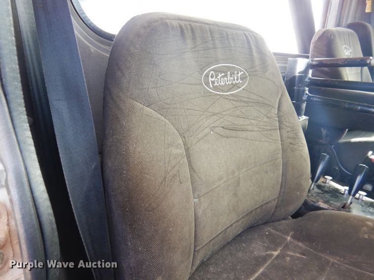 image for item DG8284 2006 Peterbilt 357  winch truck