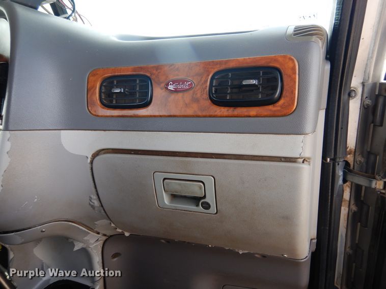 image for item DG8284 2006 Peterbilt 357  winch truck