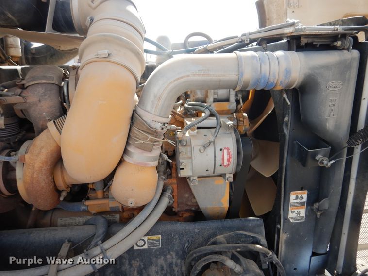 image for item DG8284 2006 Peterbilt 357  winch truck