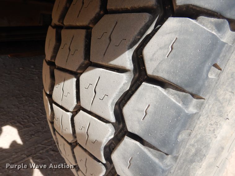 image for item DG8284 2006 Peterbilt 357  winch truck