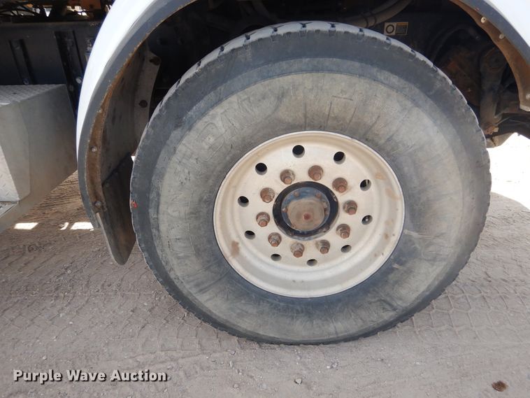 image for item DG8284 2006 Peterbilt 357  winch truck