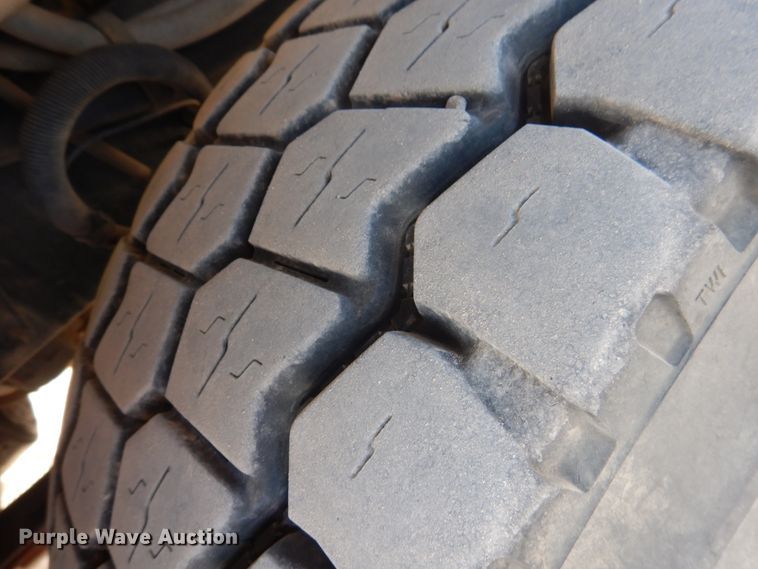 image for item DG8284 2006 Peterbilt 357  winch truck