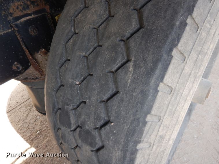 image for item DG8284 2006 Peterbilt 357  winch truck