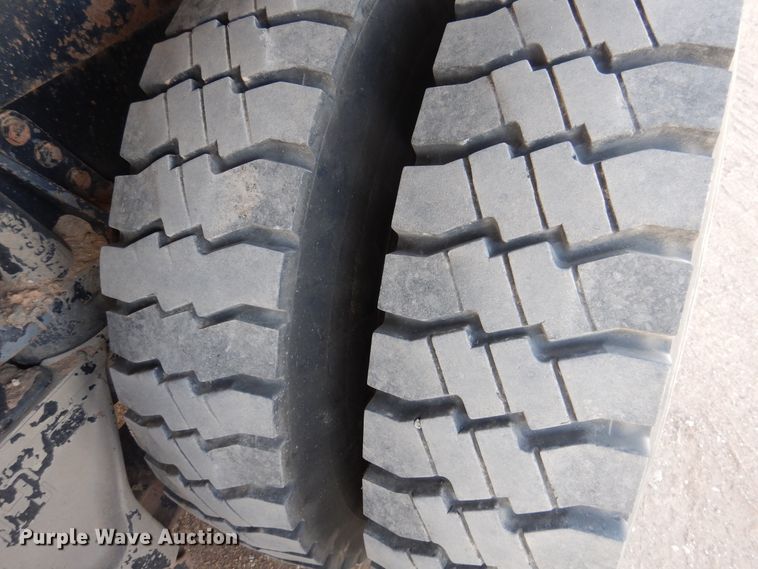 image for item DG8284 2006 Peterbilt 357  winch truck