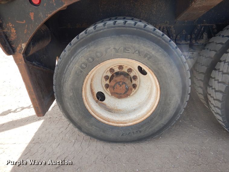 image for item DG8284 2006 Peterbilt 357  winch truck