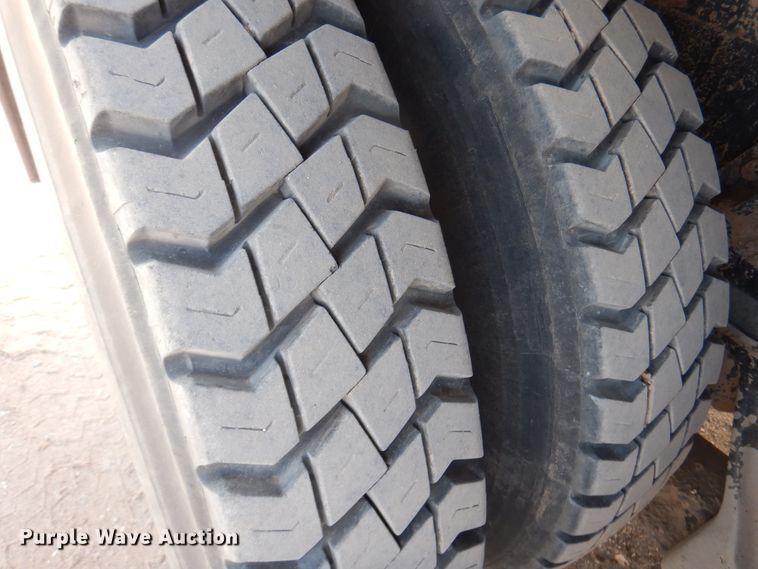 image for item DG8284 2006 Peterbilt 357  winch truck