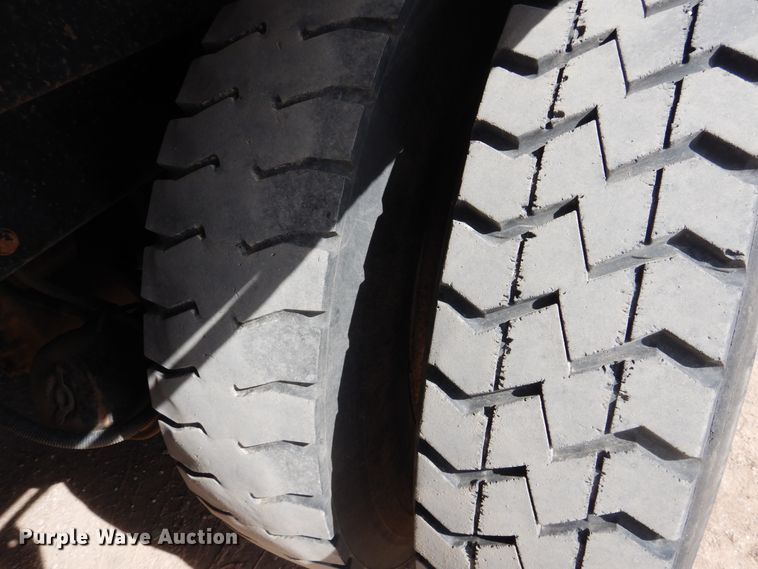 image for item DG8284 2006 Peterbilt 357  winch truck