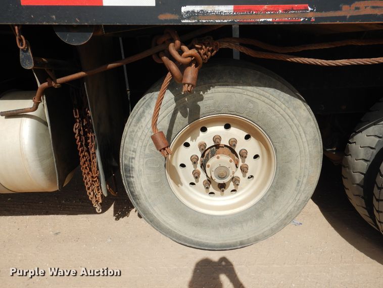 image for item DG8284 2006 Peterbilt 357  winch truck