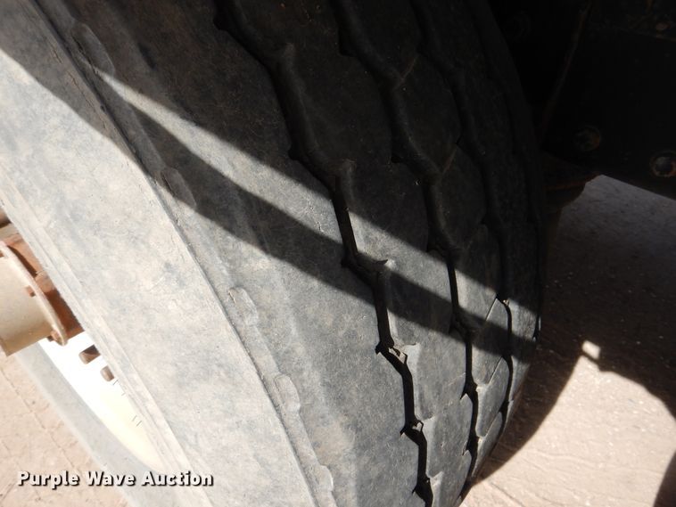 image for item DG8284 2006 Peterbilt 357  winch truck