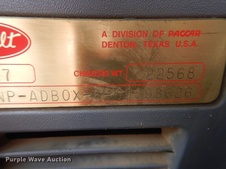 image for item DG8284 2006 Peterbilt 357  winch truck