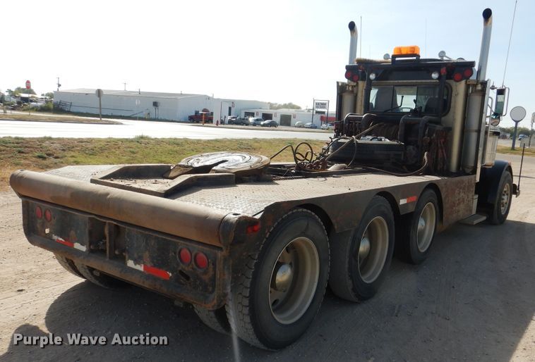 image for item DG8286 1999 Peterbilt 379  winch truck