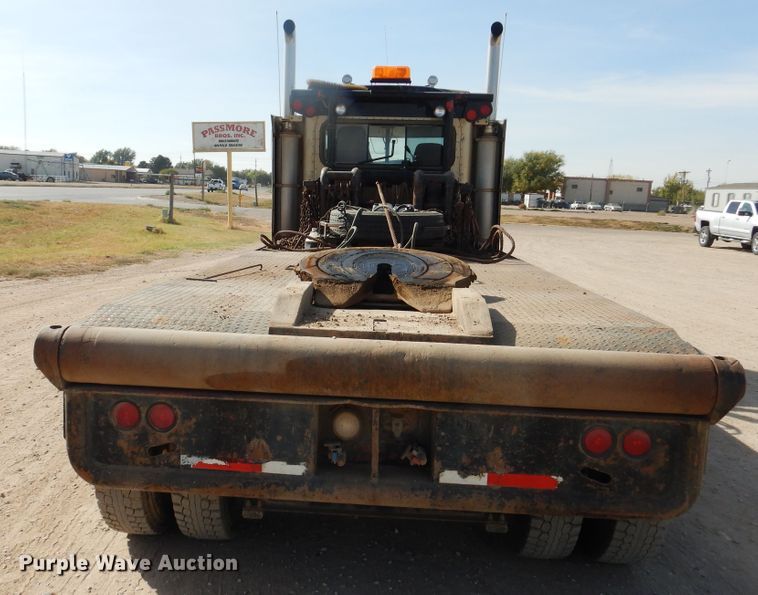 image for item DG8286 1999 Peterbilt 379  winch truck