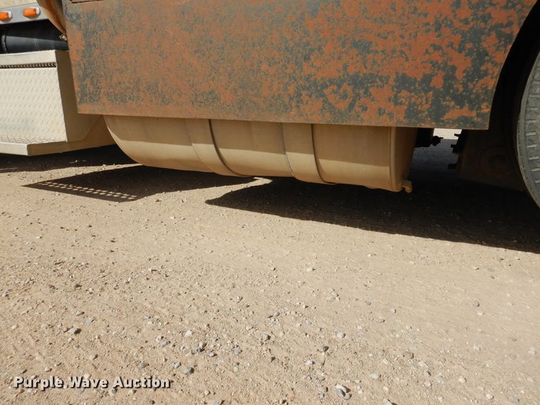 image for item DG8286 1999 Peterbilt 379  winch truck