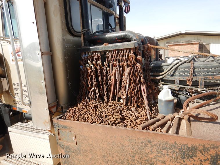 image for item DG8286 1999 Peterbilt 379  winch truck