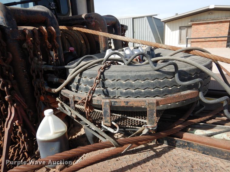 image for item DG8286 1999 Peterbilt 379  winch truck