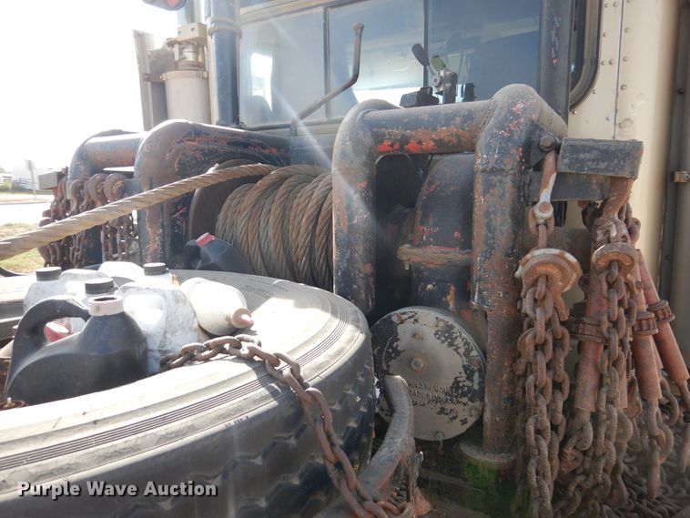 image for item DG8286 1999 Peterbilt 379  winch truck