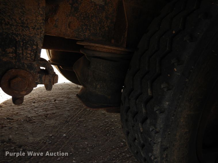 image for item DG8286 1999 Peterbilt 379  winch truck