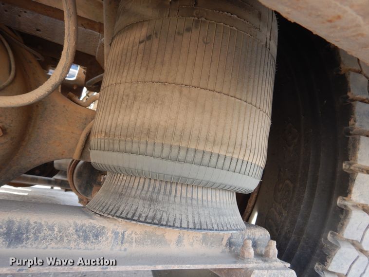 image for item DG8286 1999 Peterbilt 379  winch truck