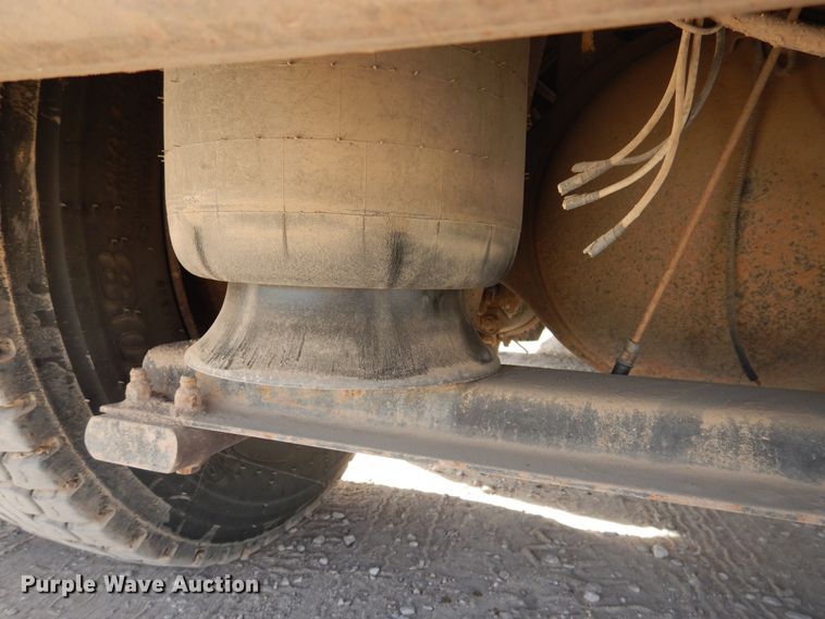 image for item DG8286 1999 Peterbilt 379  winch truck