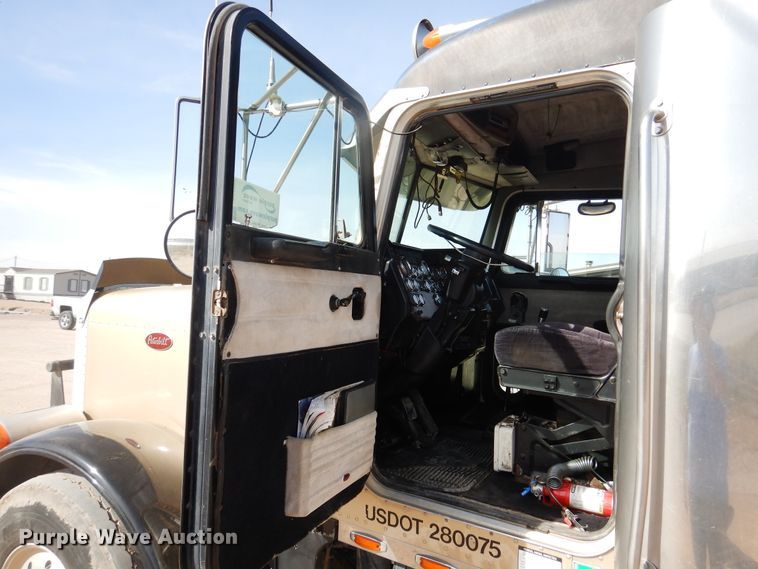 image for item DG8286 1999 Peterbilt 379  winch truck