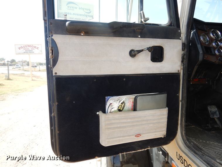 image for item DG8286 1999 Peterbilt 379  winch truck