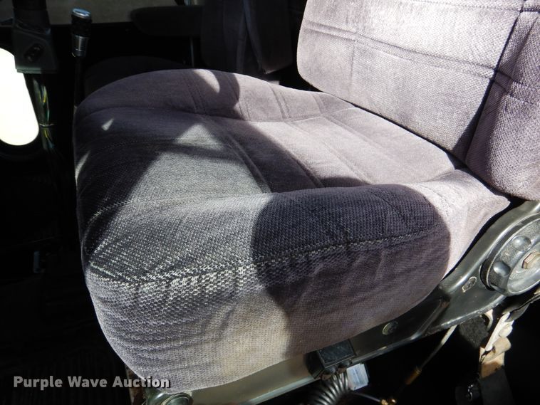 image for item DG8286 1999 Peterbilt 379  winch truck