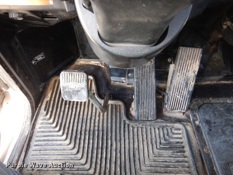 image for item DG8286 1999 Peterbilt 379  winch truck