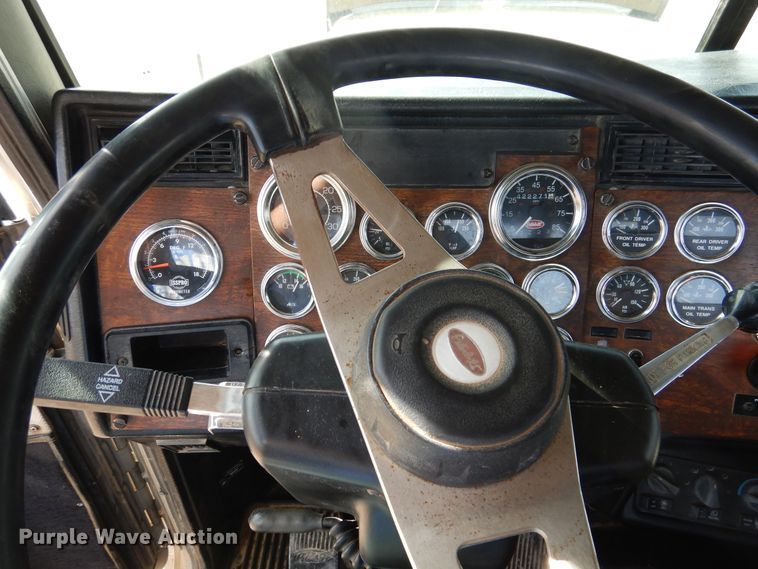 image for item DG8286 1999 Peterbilt 379  winch truck