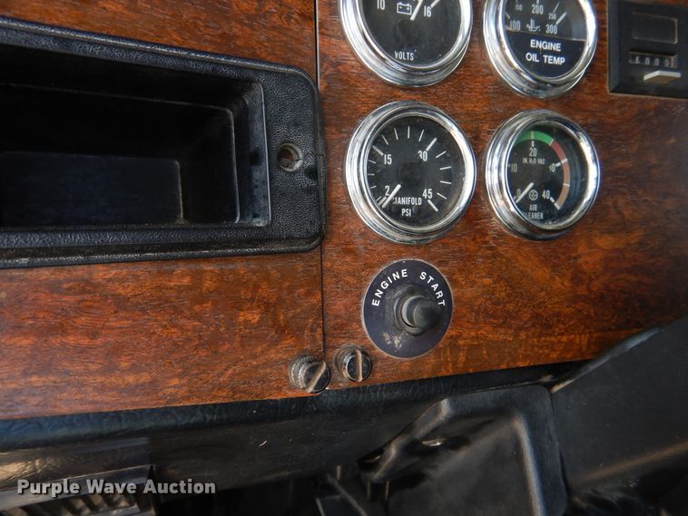 image for item DG8286 1999 Peterbilt 379  winch truck