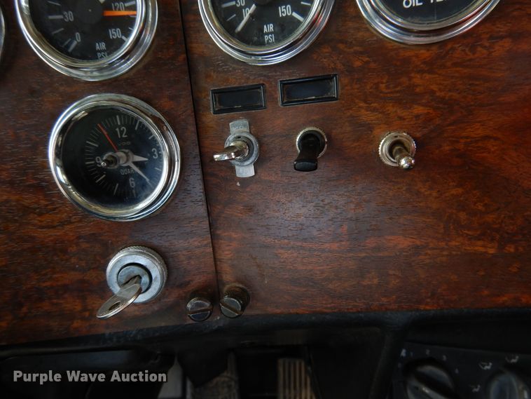 image for item DG8286 1999 Peterbilt 379  winch truck