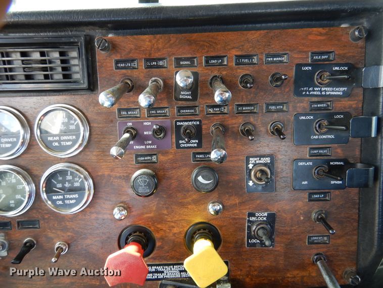 image for item DG8286 1999 Peterbilt 379  winch truck