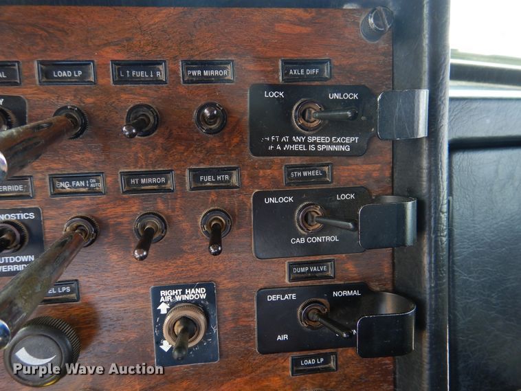 image for item DG8286 1999 Peterbilt 379  winch truck