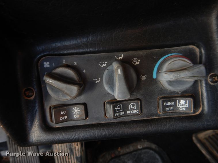 image for item DG8286 1999 Peterbilt 379  winch truck