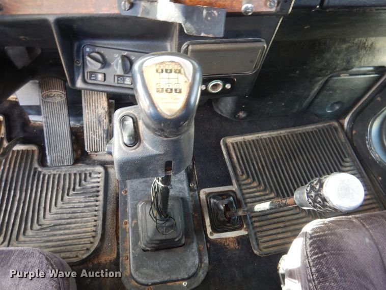 image for item DG8286 1999 Peterbilt 379  winch truck