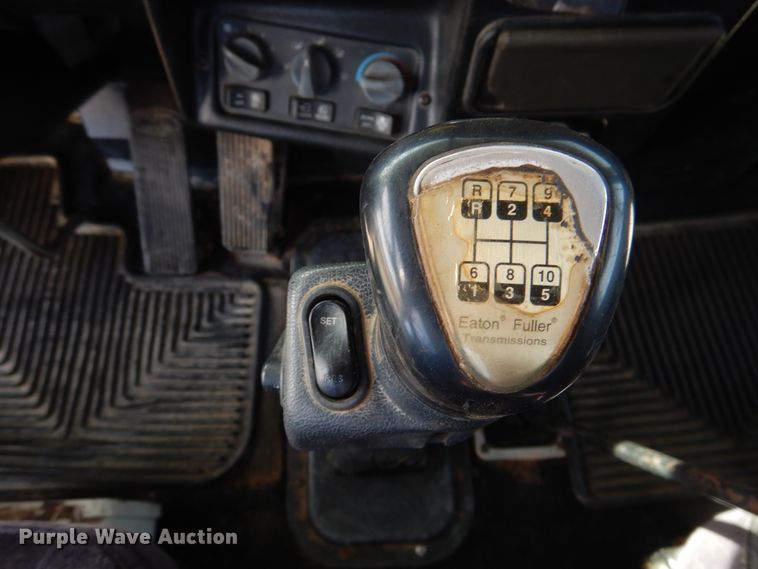 image for item DG8286 1999 Peterbilt 379  winch truck