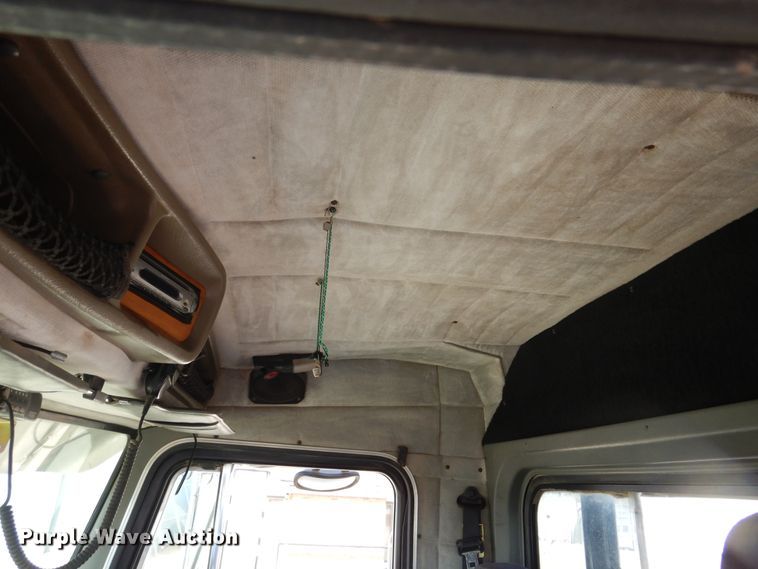 image for item DG8286 1999 Peterbilt 379  winch truck