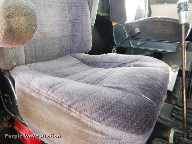 image for item DG8286 1999 Peterbilt 379  winch truck